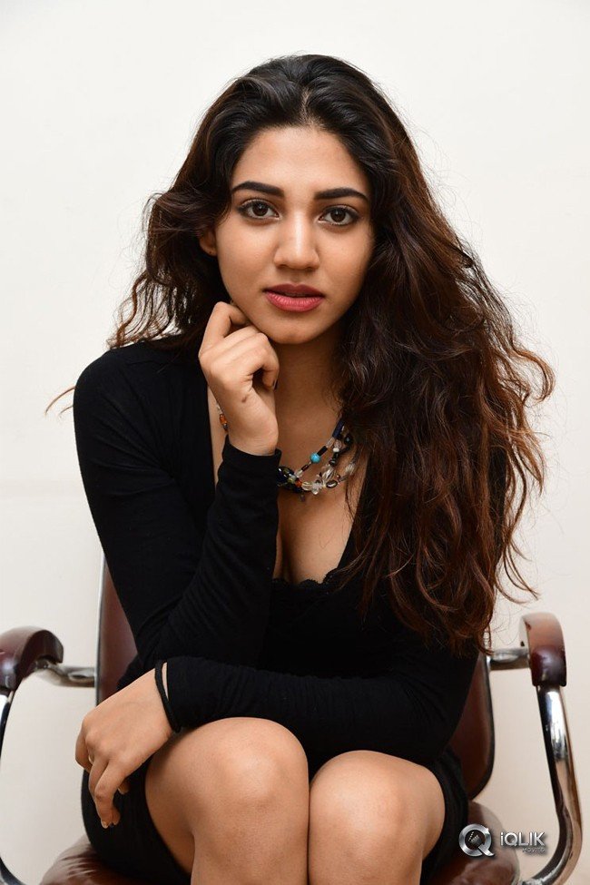 Sonakshi-Singh-Hot-Pics